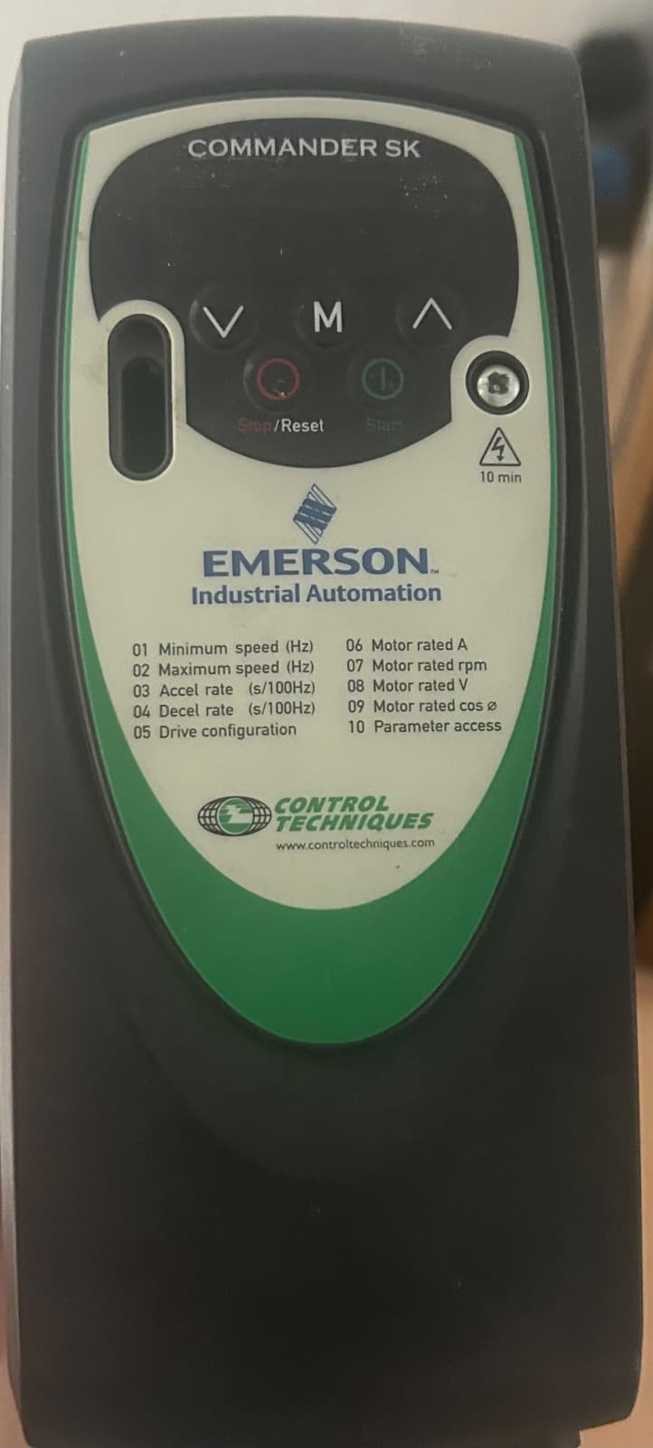 Emerson Commander SK Frequenzumrichter Motorsteuerung – Bild 1
