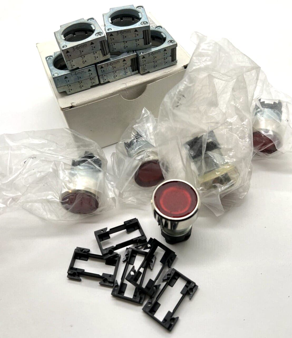 5PCS Siemens 3SB3501-0AA21-0PA0 / 3SB3 501-0AA21-0PA0 Drucktaster Rot NEU-OVP