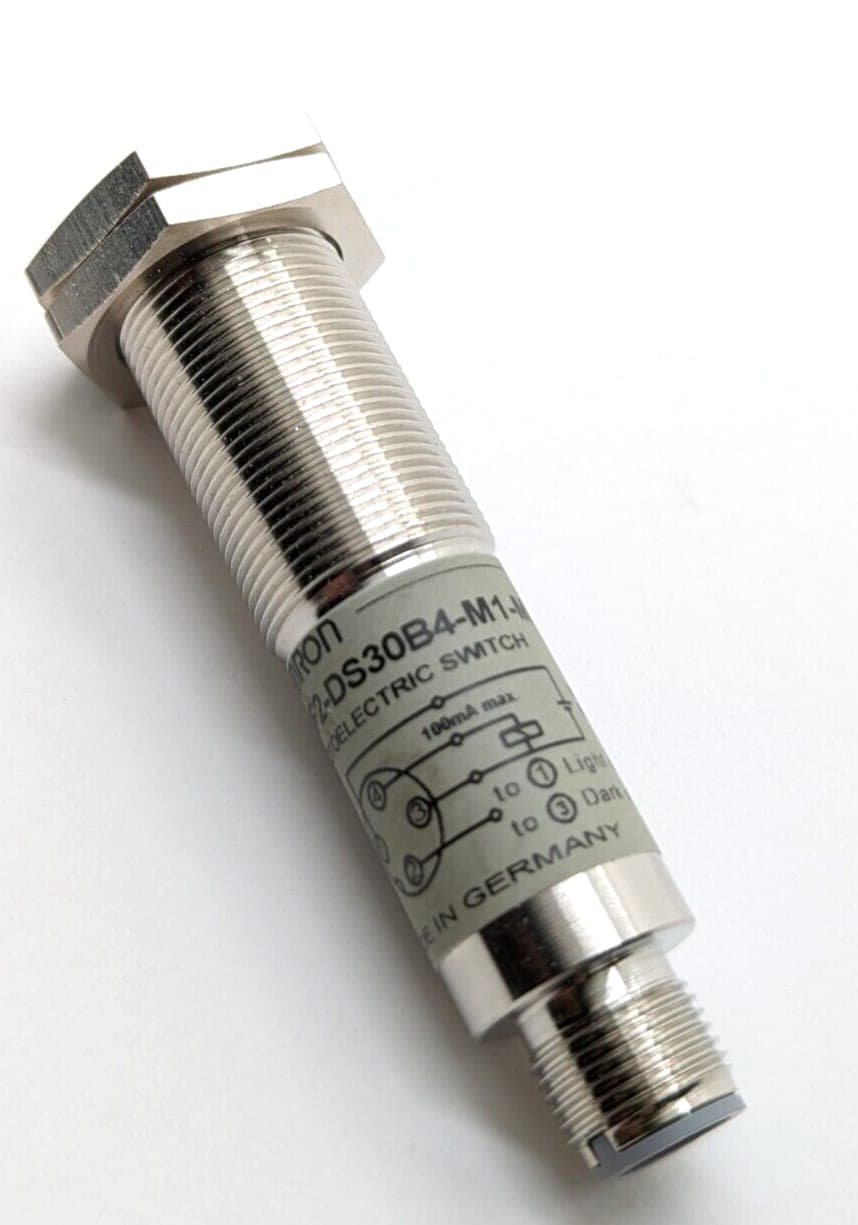 Omron E3F2-DS30B4-M1-M / 21Y07 Photoelectric Switch / Neu OVP