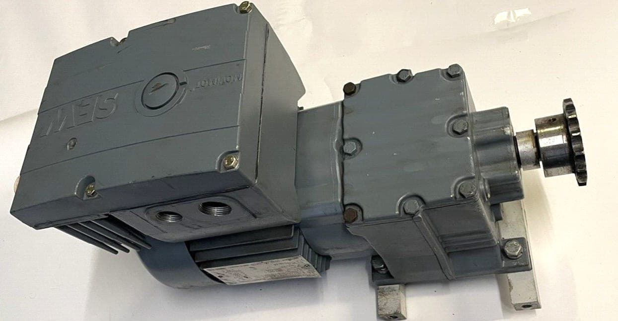 SEW EURODRIVE R17 DT71D4/MM03/BW1 Getriebemotor
