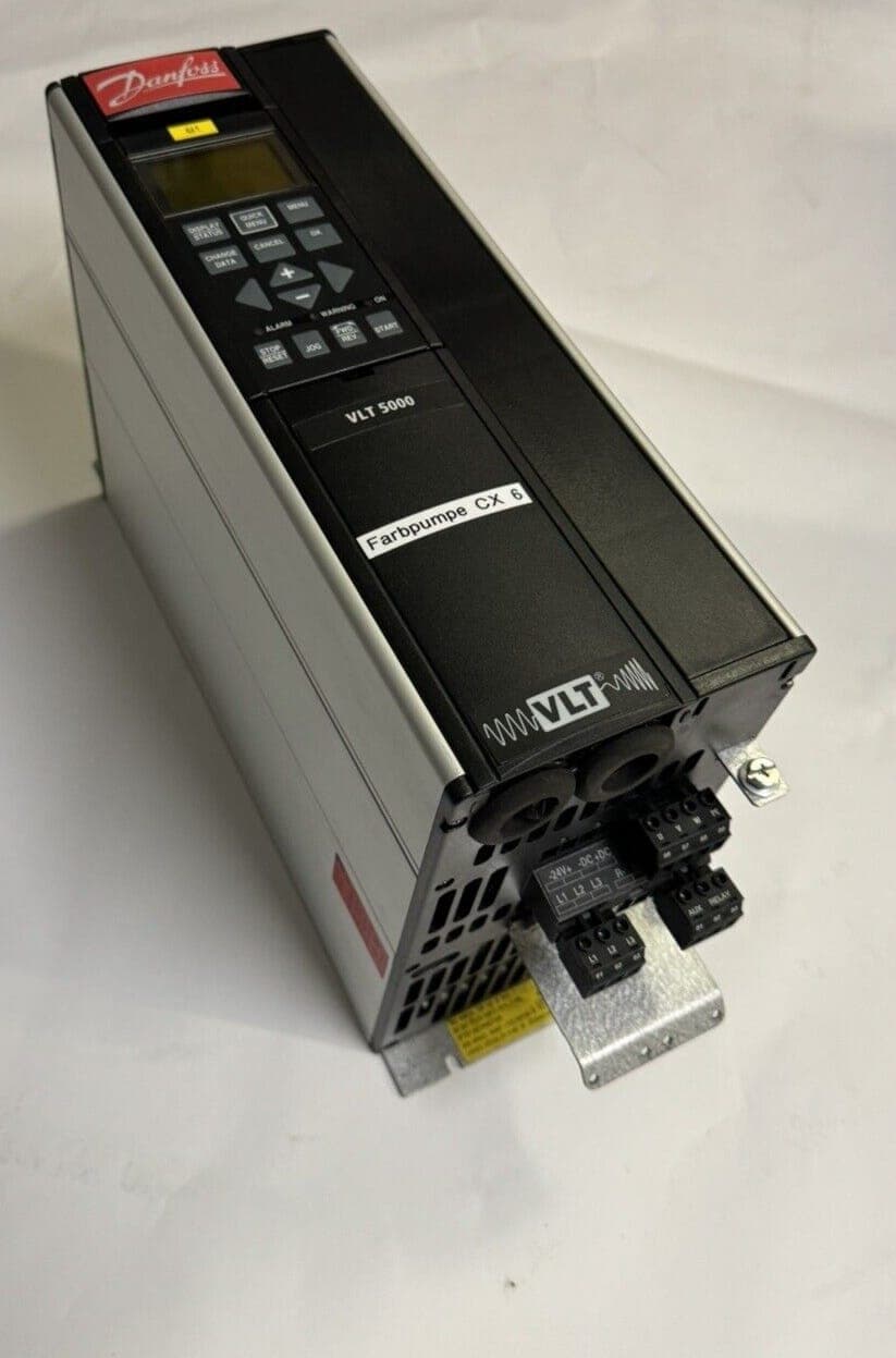 Danfoss VLT5006PT5B20STR3DLF00A00C0 175Z0064 7,6kVA Umrichter + Panel -used-