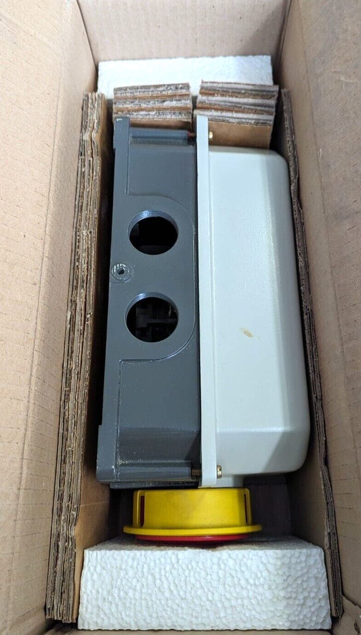 SIEMENS 3LB670 1 - 0Z A 53 /21038 STEUERSCHALTER mit Gehäuse NEU