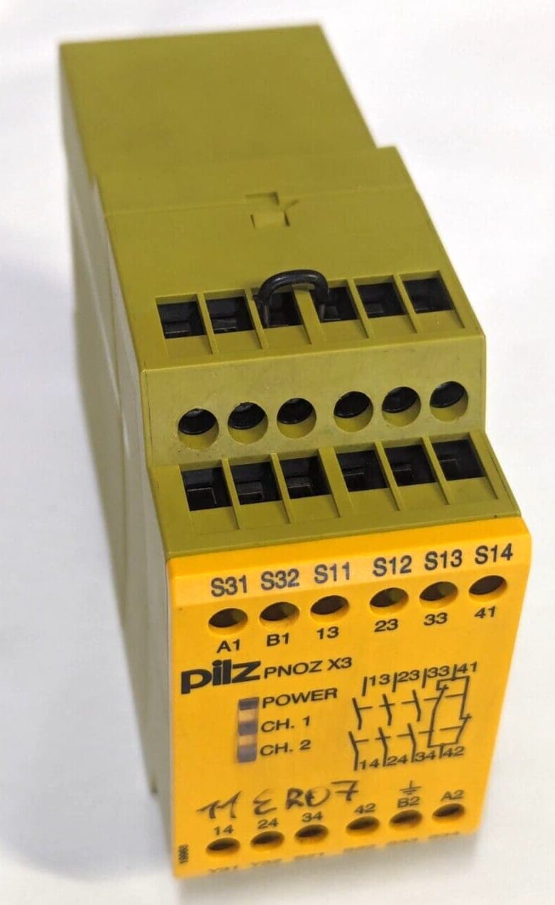 Pilz 774318 Sicherheitsrelais PNOZ X3 230VAC24VDC 3n/o 1n/c 1so