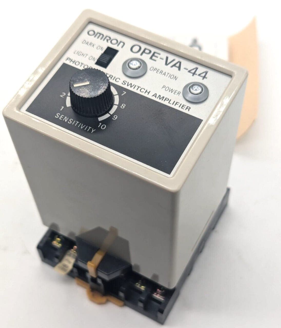 Omron OPE-VA-44 Photoelectric Switch Amplifier NEU