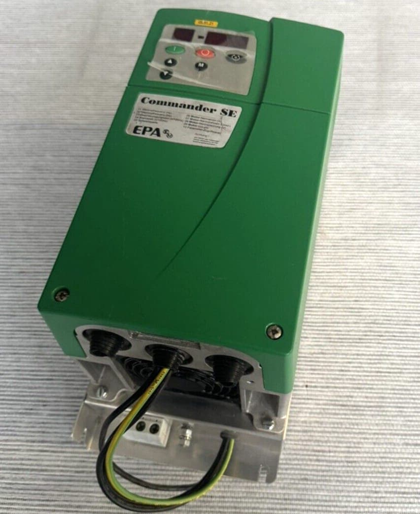 CONTROL TECHNIQUES COMMANDER SE 23400150 I SE2.5T I 1.5kW I 6.4A