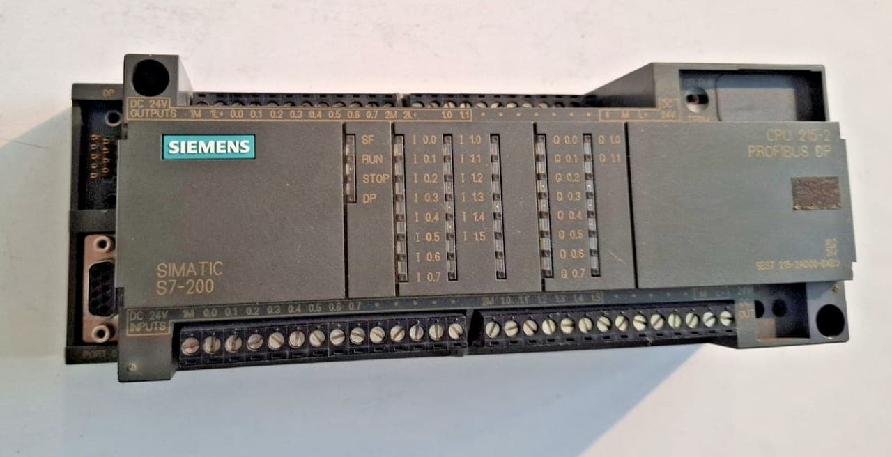 Siemens Simatic S7-200 CPU 6ES7 215-2AD00-0XB0 / 6ES7215-2AD00-0XB0