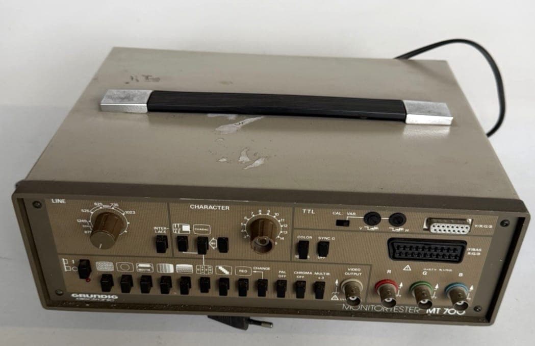 GRUNDIG MONITORTESTER MT700 Bildgenerator für Fernseh- und Computer RGB+VGA+TTL